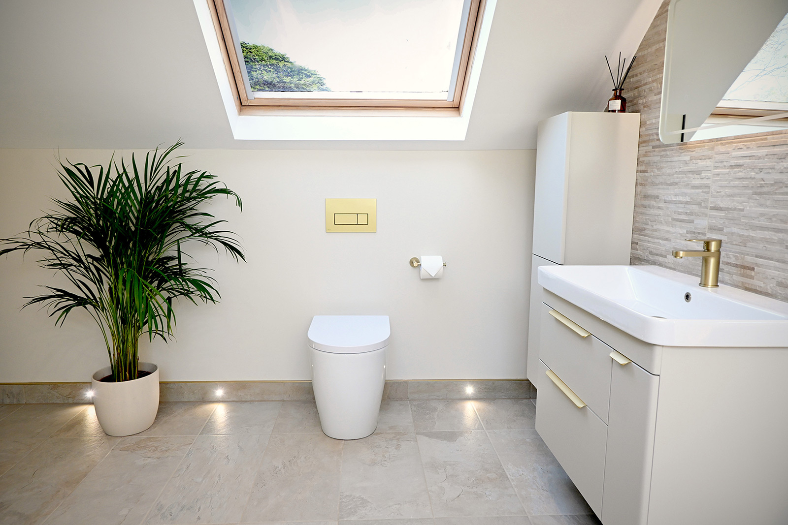 New main bathroom image 2